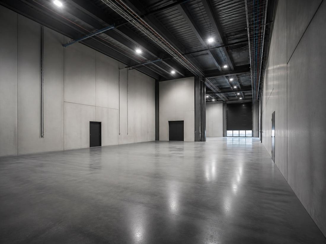 Bedrijfshal, LED en krachtstroom